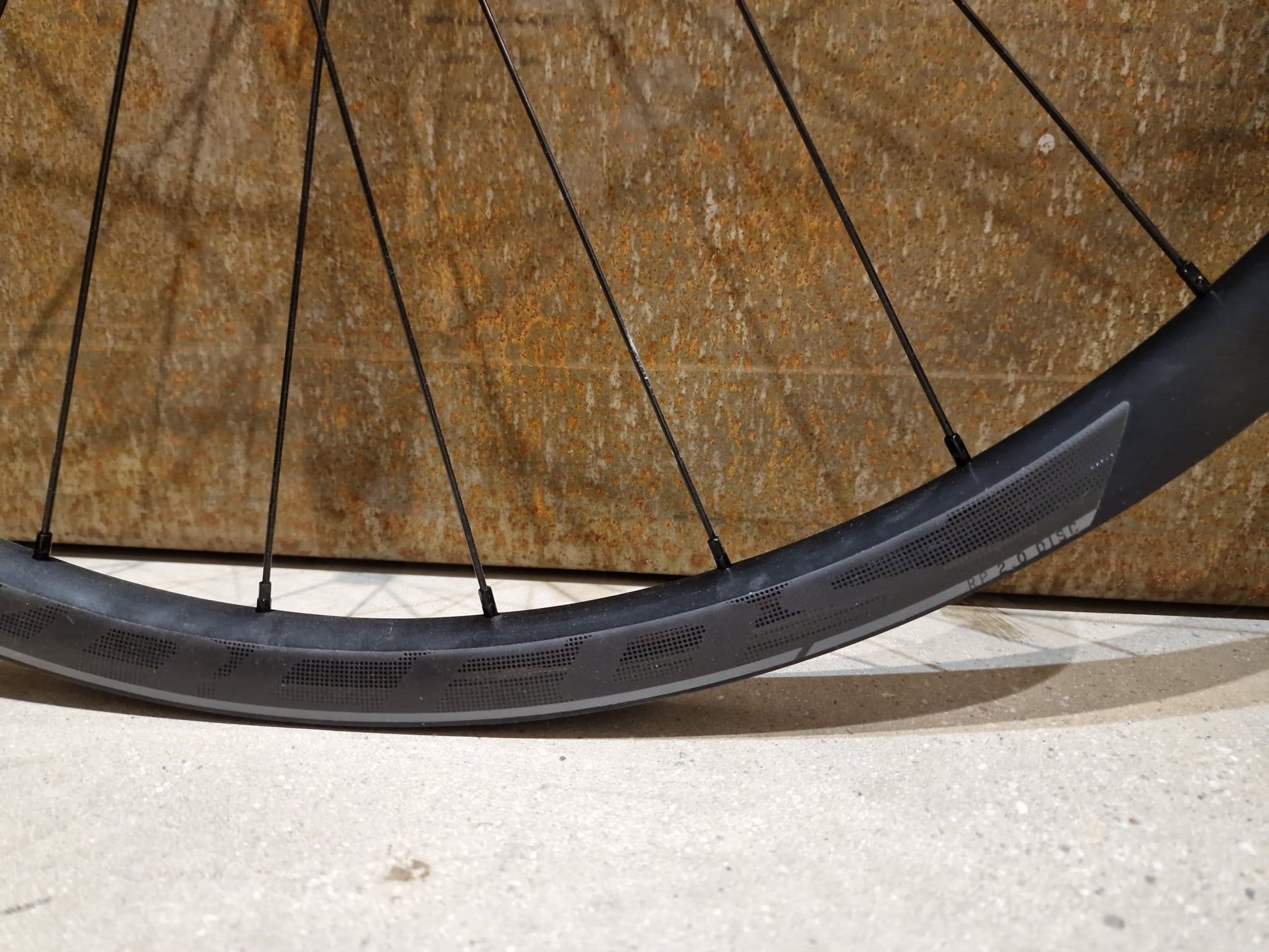 Laufrad/Laufradsatz von Syncros, SYNCROS RP 2.0 LAUFRADSATZ DISC vor USEDBIKES - OB.DE Hintergrund