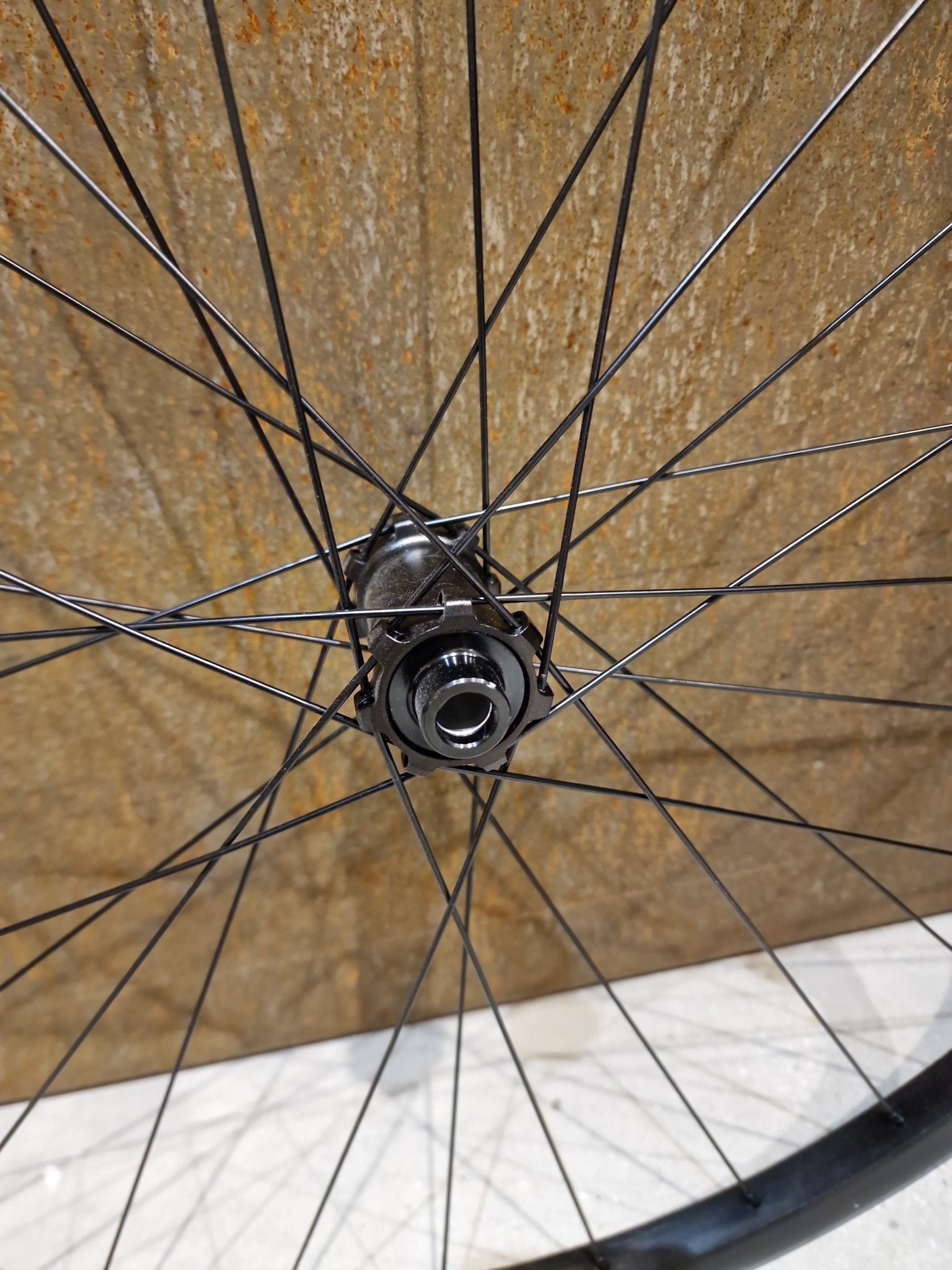 Laufrad/Laufradsatz von Syncros, SYNCROS RP 2.0 LAUFRADSATZ DISC vor USEDBIKES - OB.DE Hintergrund