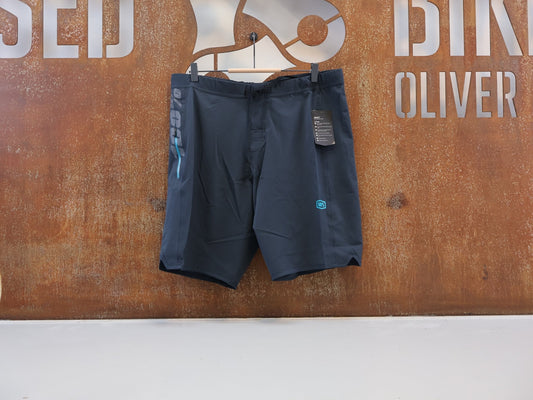 Freizeitbekleidung von 100%, 100% DRAFT ATHLETIC SHORT / CHARCOAL / GR. XL / HERREN SPORT HOSE vor USEDBIKES-OB.DE Hintergrund