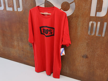 Freizeitbekleidung von 100%, 100% ESSENTIAL T-SHIRT / ROT / GR. XL / GROSSES BRUST-LOGO / COTTON-MIX vor USEDBIKES-OB.DE Hintergrund
