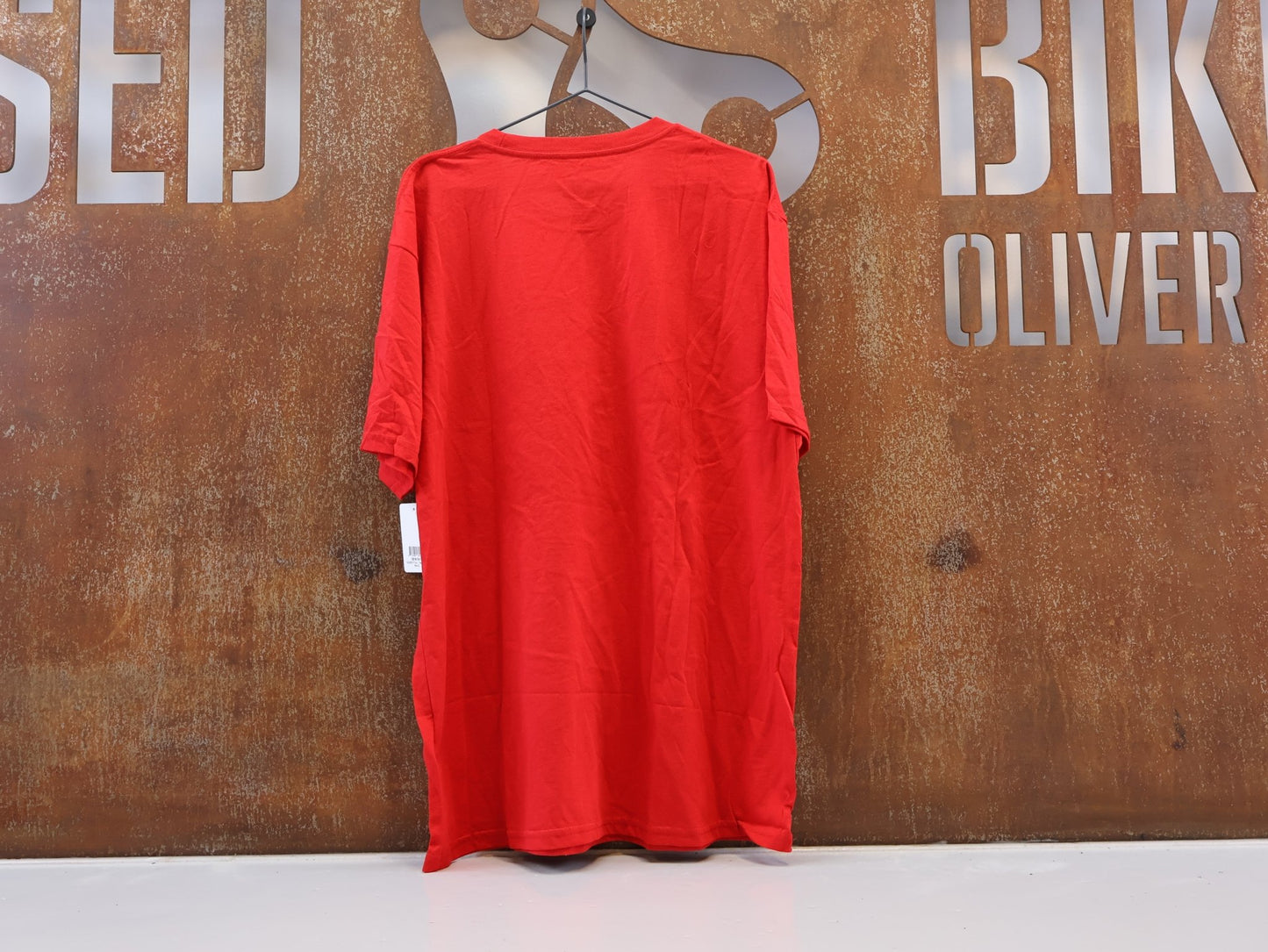 Freizeitbekleidung von 100%, 100% ESSENTIAL T-SHIRT / ROT / GR. XL / GROSSES BRUST-LOGO / COTTON-MIX vor USEDBIKES-OB.DE Hintergrund