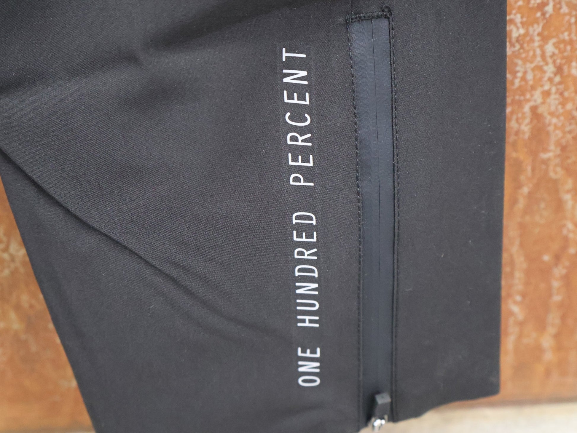 Hosen Herren von 100%, 100% – HYDROMATIC HOSE / BLACK / REGENHOSE / BOA SYSTEM / MTB vor USEDBIKES - OB.DE Hintergrund