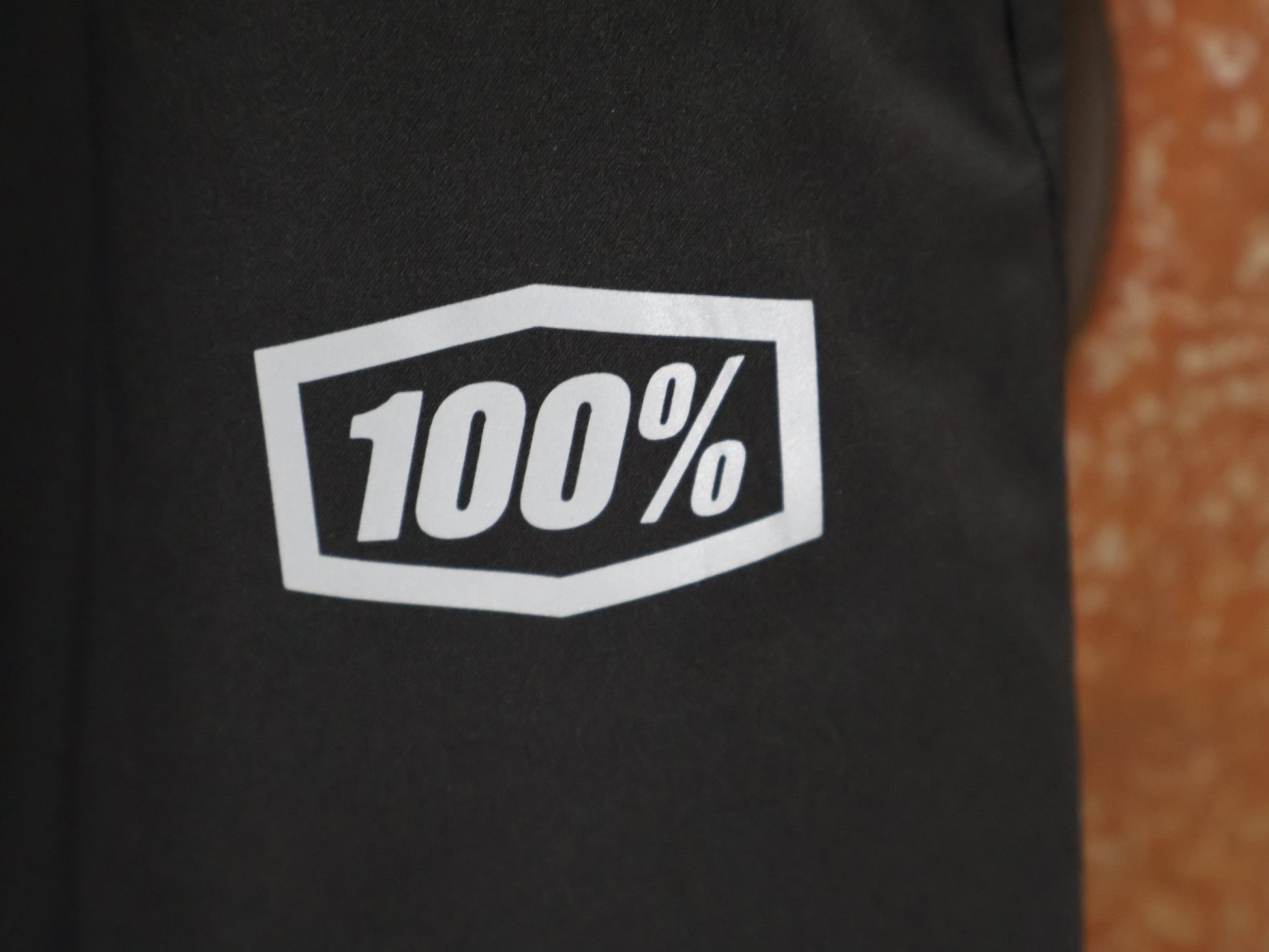 Hosen Herren von 100%, 100% – HYDROMATIC HOSE / BLACK / REGENHOSE / BOA SYSTEM / MTB vor USEDBIKES - OB.DE Hintergrund