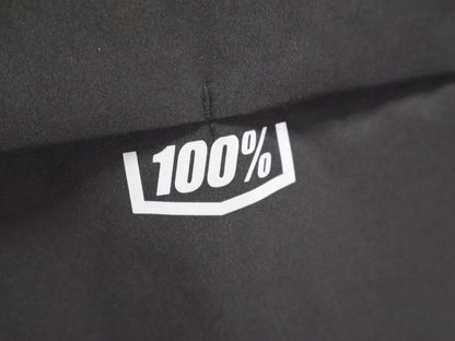 Regenbekleidung Herren von 100%, 100% – HYDROMATIC JACKE HERREN / BLACK / REGENJACKE / STRETCH MATERIAL vor USEDBIKES - OB.DE Hintergrund