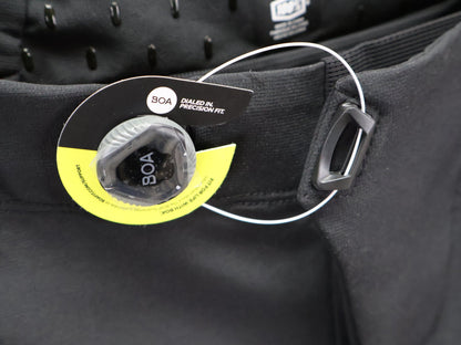 Hosen Herren von 100%, 100% – R - CORE X PANTS / BLACK / 4 - WAY STRETCH / DOWNHILL & ENDURO vor USEDBIKES - OB.DE Hintergrund