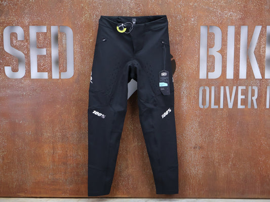 Hosen Herren von 100%, 100% – R - CORE X PANTS / BLACK / 4 - WAY STRETCH / DOWNHILL & ENDURO vor USEDBIKES - OB.DE Hintergrund