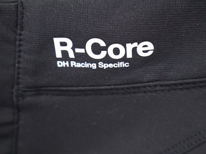 Hosen Herren von 100%, 100% – R - CORE X PANTS / BLACK - WHITE / DH & ENDURO / 4 - WAY STRETCH vor USEDBIKES - OB.DE Hintergrund