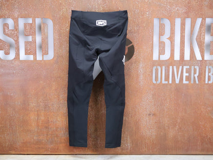 Hosen Herren von 100%, 100% – R - CORE X PANTS / BLACK - WHITE / DH & ENDURO / 4 - WAY STRETCH vor USEDBIKES - OB.DE Hintergrund