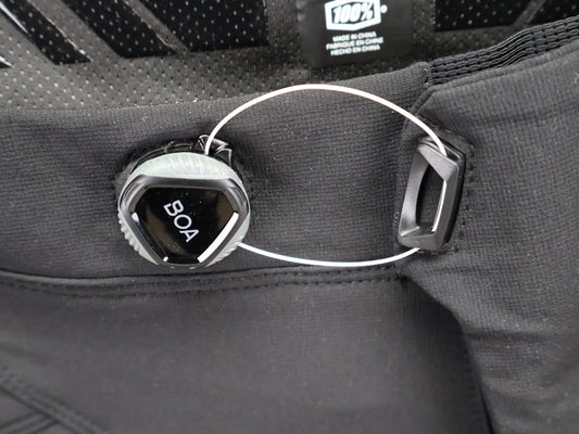 Hosen Herren von 100%, 100% – R - CORE X PANTS / BLACK - WHITE / DH & ENDURO / 4 - WAY STRETCH vor USEDBIKES - OB.DE Hintergrund