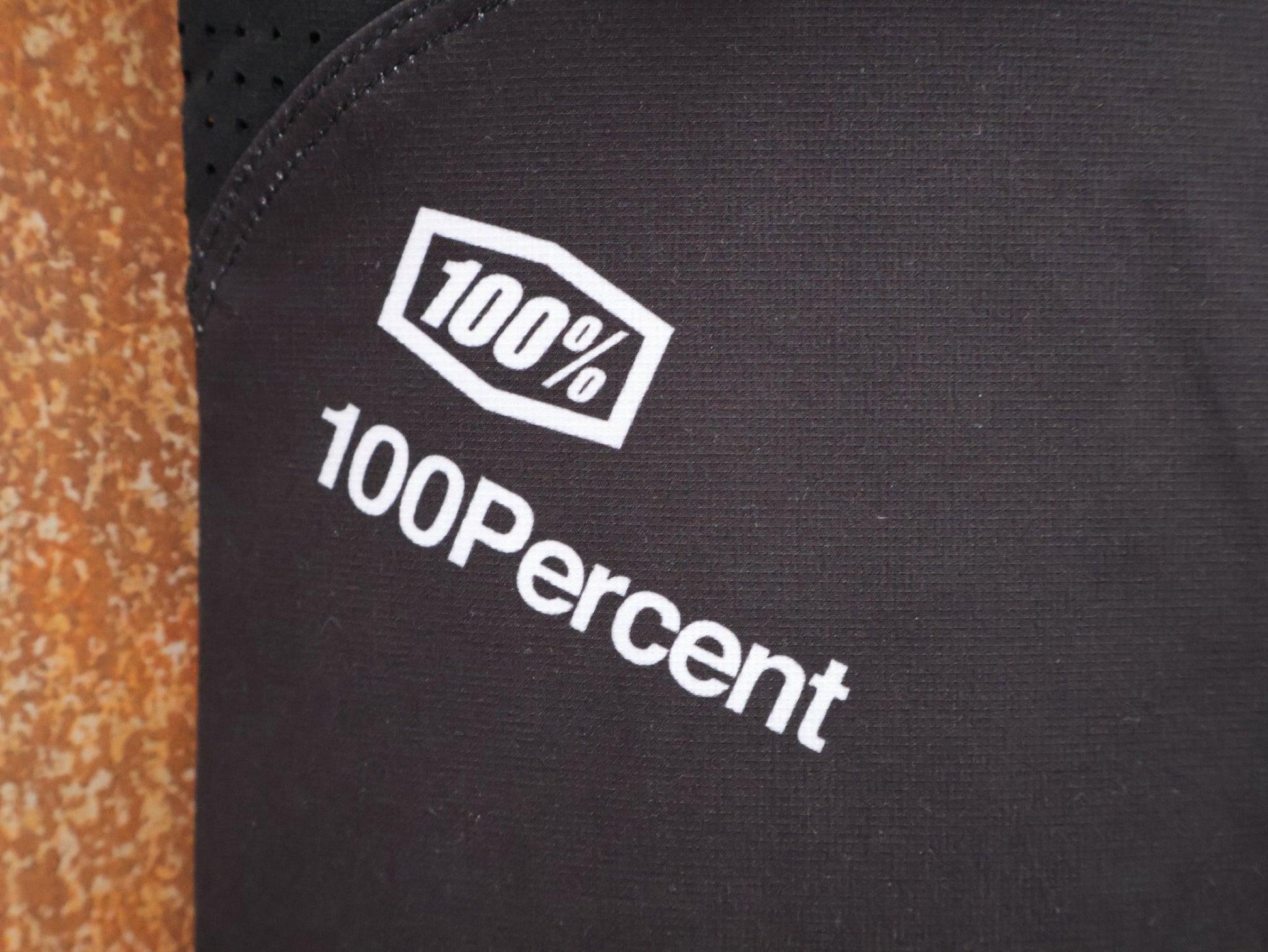 Hosen Herren von 100%, 100% – R - CORE X PANTS / BLACK - WHITE / TREK FACTORY RACING TEAM GRAPHICS / 4 - WAY STRETCH vor USEDBIKES - OB.DE Hintergrund