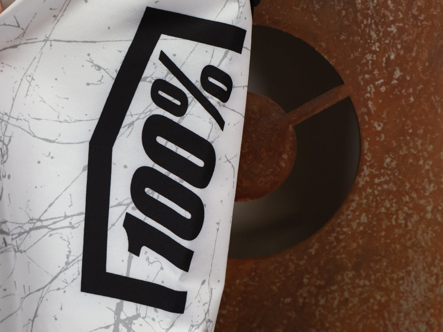 Hosen Herren von 100%, 100% – R - CORE X PANTS / BLACK - WHITE / TREK FACTORY RACING TEAM GRAPHICS / 4 - WAY STRETCH vor USEDBIKES - OB.DE Hintergrund