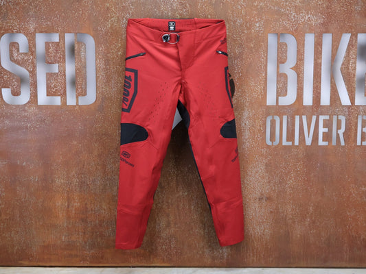 Hosen Herren von 100%, 100% – R - CORE X PANTS / RED - BLACK / TREK FACTORY RACING TEAM / 4 - WAY STRETCH vor USEDBIKES - OB.DE Hintergrund