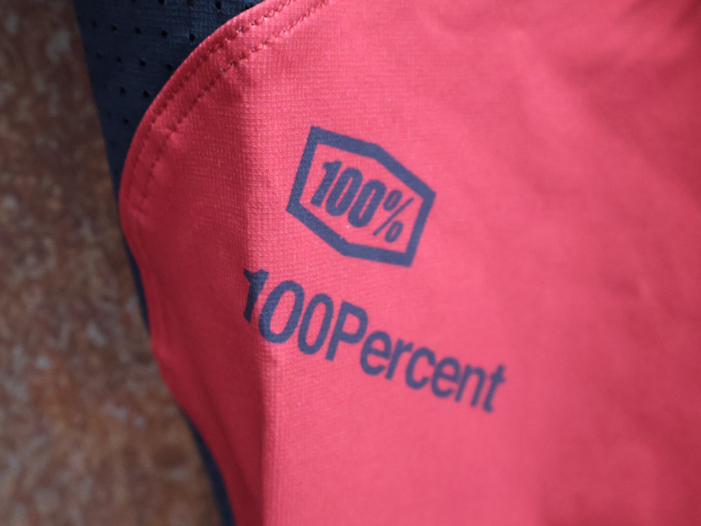 Hosen Herren von 100%, 100% – R - CORE X PANTS / RED - BLACK / TREK FACTORY RACING TEAM / 4 - WAY STRETCH vor USEDBIKES - OB.DE Hintergrund