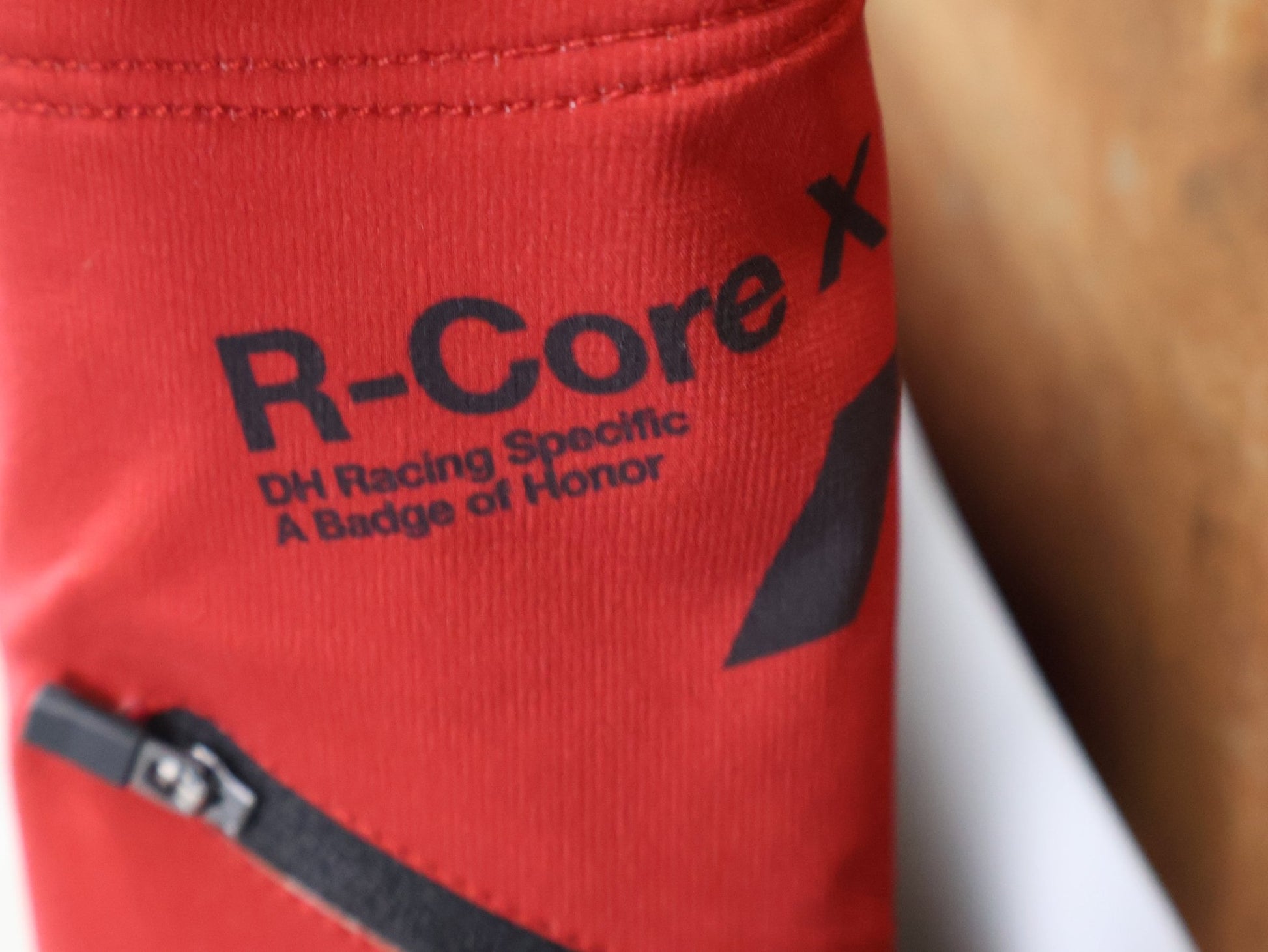 Hosen Herren von 100%, 100% – R - CORE X PANTS / RED - BLACK / TREK FACTORY RACING TEAM / 4 - WAY STRETCH vor USEDBIKES - OB.DE Hintergrund