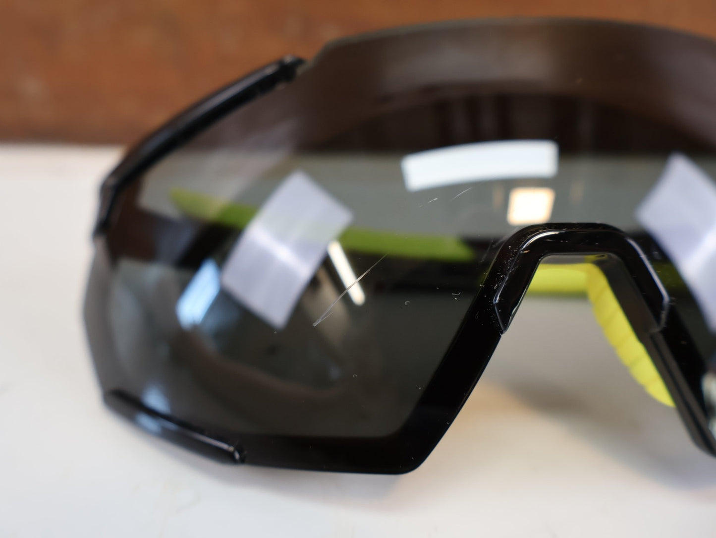 Brillen Zubehör & Ersatzteile von 100%, 100% RACETRAP 3.0 / MTB SPORTBRILLE / GLOSS BLACK SMOKE / WECHSELGLAS vor USEDBIKES-OB.DE Hintergrund