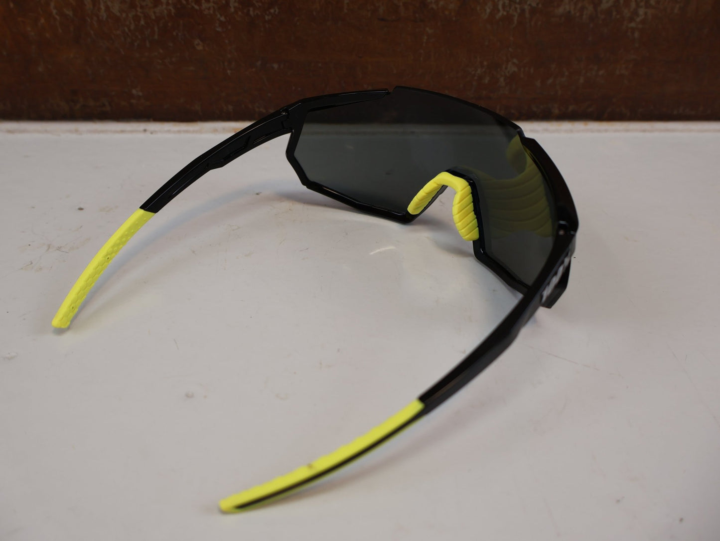 Brillen Zubehör & Ersatzteile von 100%, 100% RACETRAP 3.0 / MTB SPORTBRILLE / GLOSS BLACK SMOKE / WECHSELGLAS vor USEDBIKES-OB.DE Hintergrund