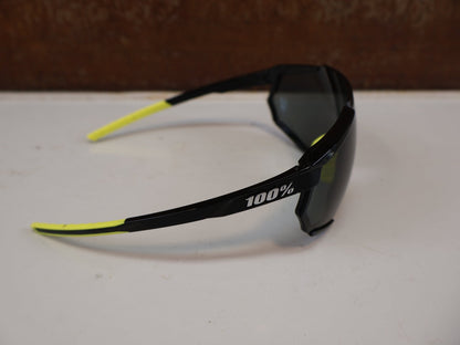Brillen Zubehör & Ersatzteile von 100%, 100% RACETRAP 3.0 / MTB SPORTBRILLE / GLOSS BLACK SMOKE / WECHSELGLAS vor USEDBIKES-OB.DE Hintergrund