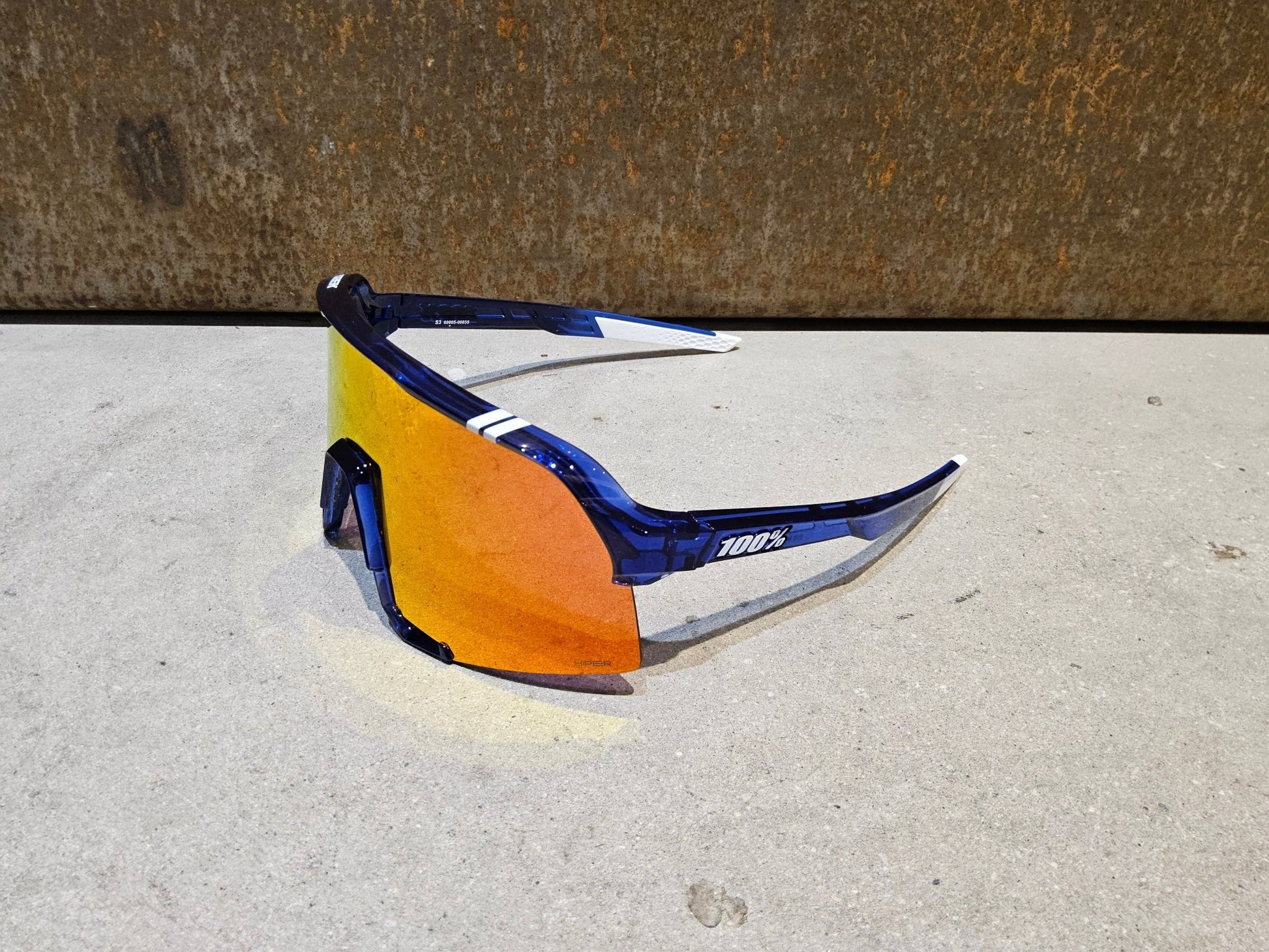 Brillen von 100%, 100 % SONNENBRILLE TREK TEAM EDITION S3 HIPER LENS vor USEDBIKES - OB.DE Hintergrund