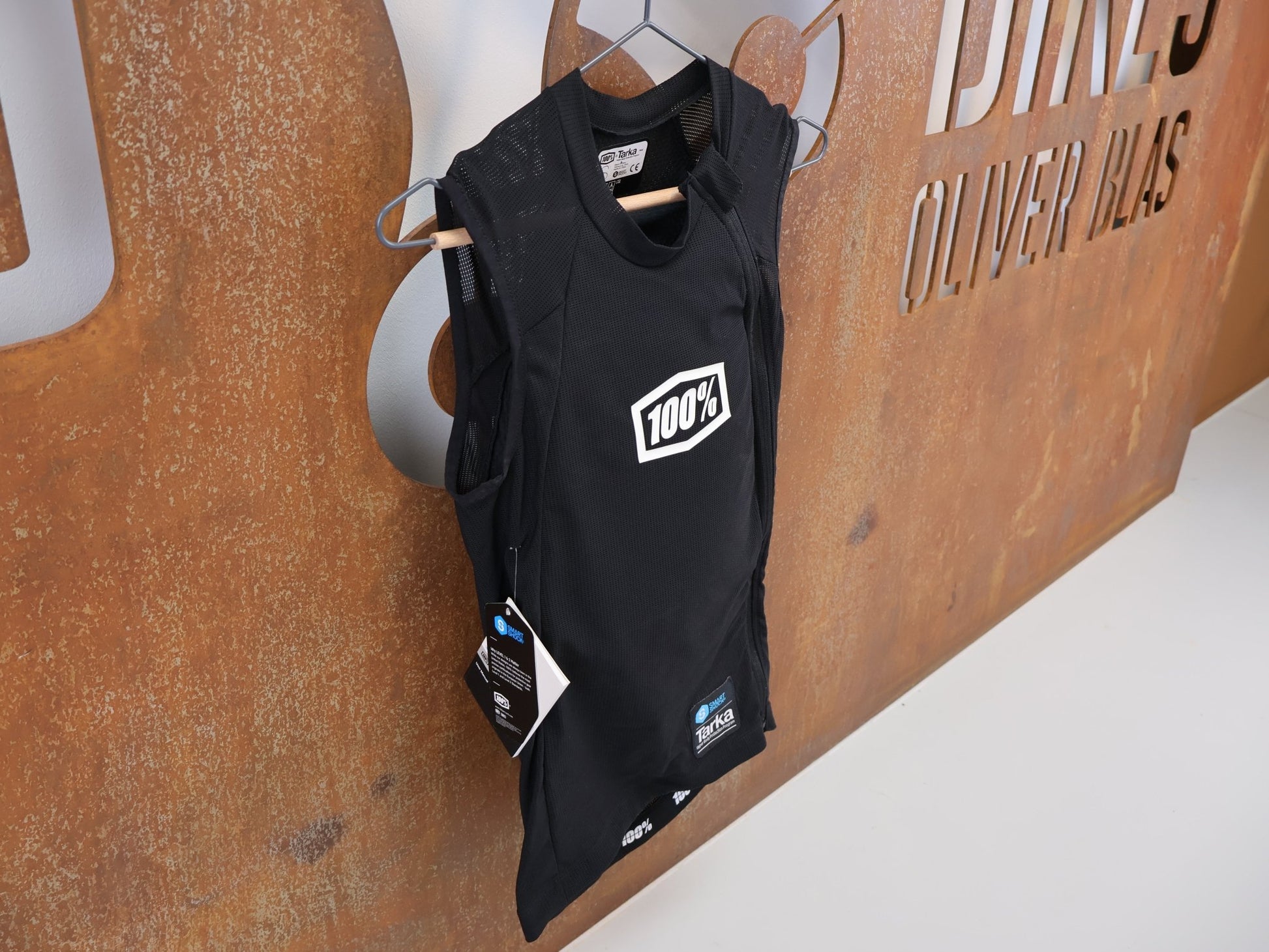 Sonstiges von 100%, 100% TARKA VEST PROTEKTORENWESTE / SMARTSHOCK LEVEL 2 / GRÖSSE S vor USEDBIKES-OB.DE Hintergrund