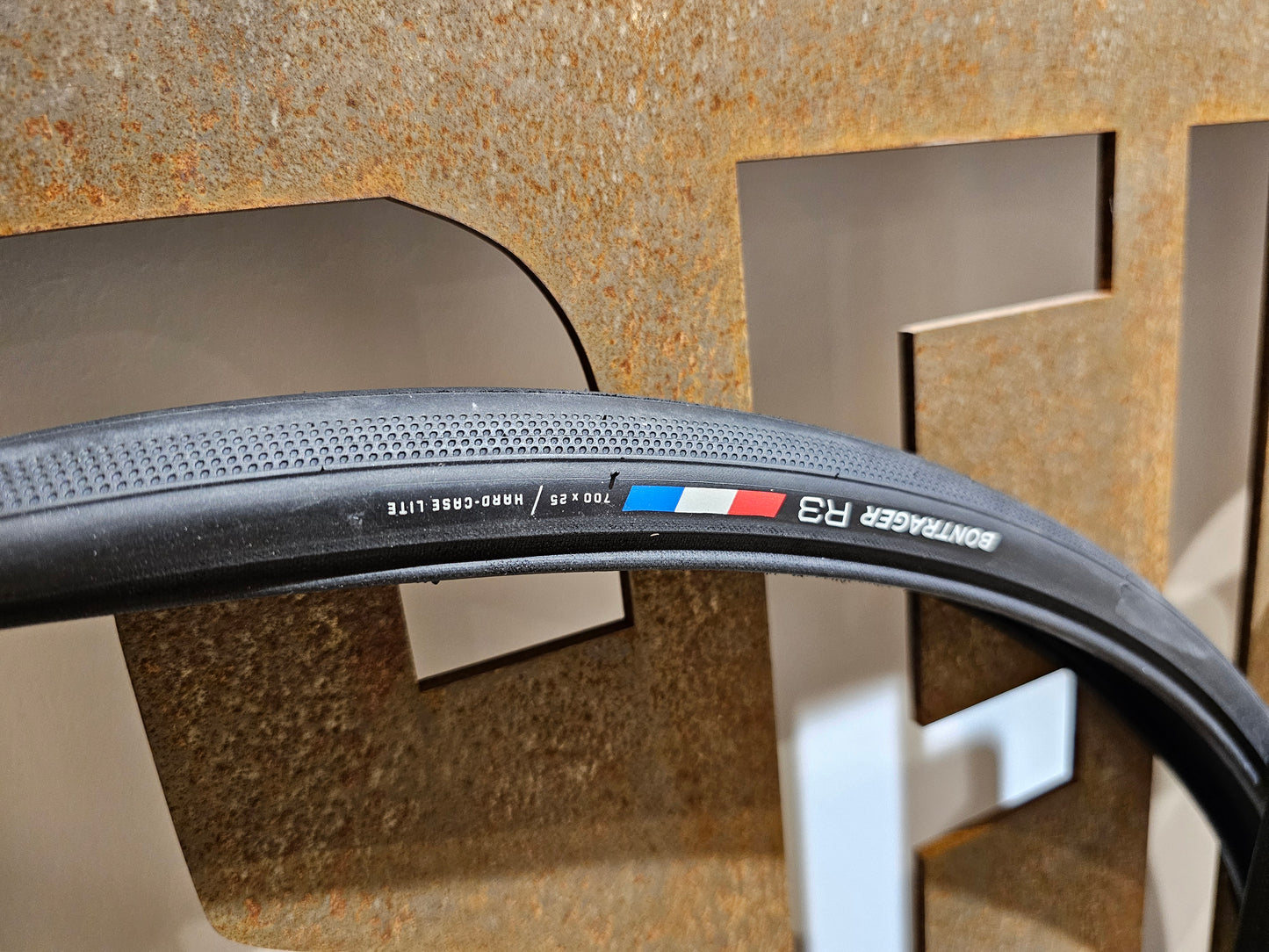 BONTRAGER R3 HARD-CASE LITE RENNRADREIFEN 700C X 25MM SCHWARZ