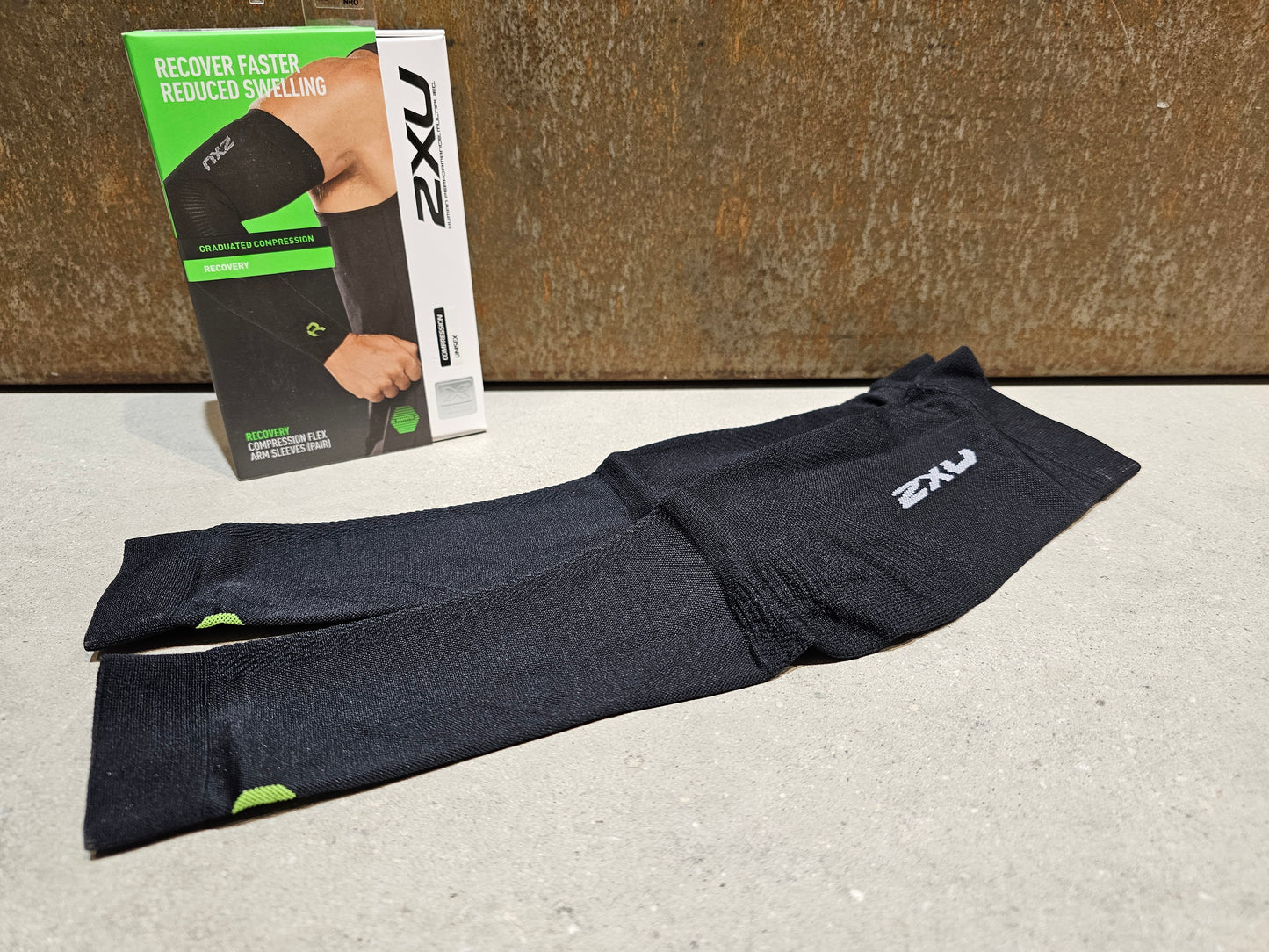2XU POWER RECOVERY FLEX ARM SLEEVES COMPRESSIONS ARM WARMERS