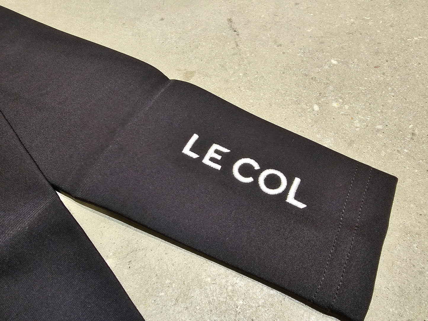 LE COL BORA HANSGROHE THERMAL ARM WARMERS / ARM WARMERS BLACK 2023