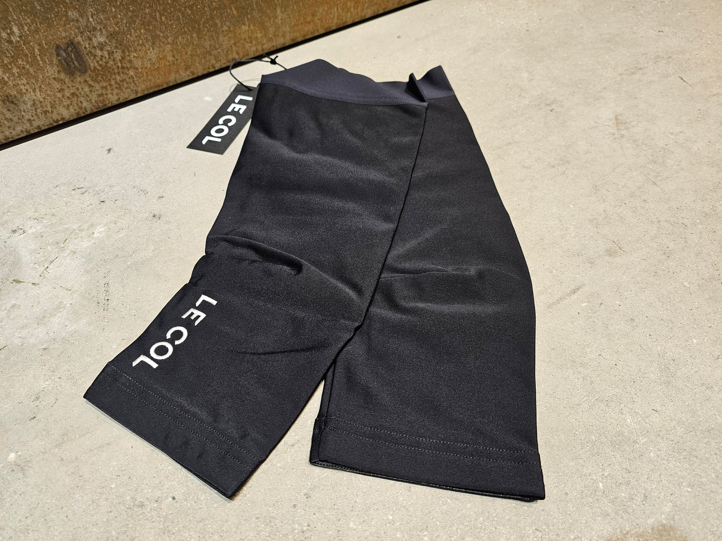 LE COL BORA HANSGROHE THERMAL KNEE WARMERS / KNEE WARMERS BLACK 2023