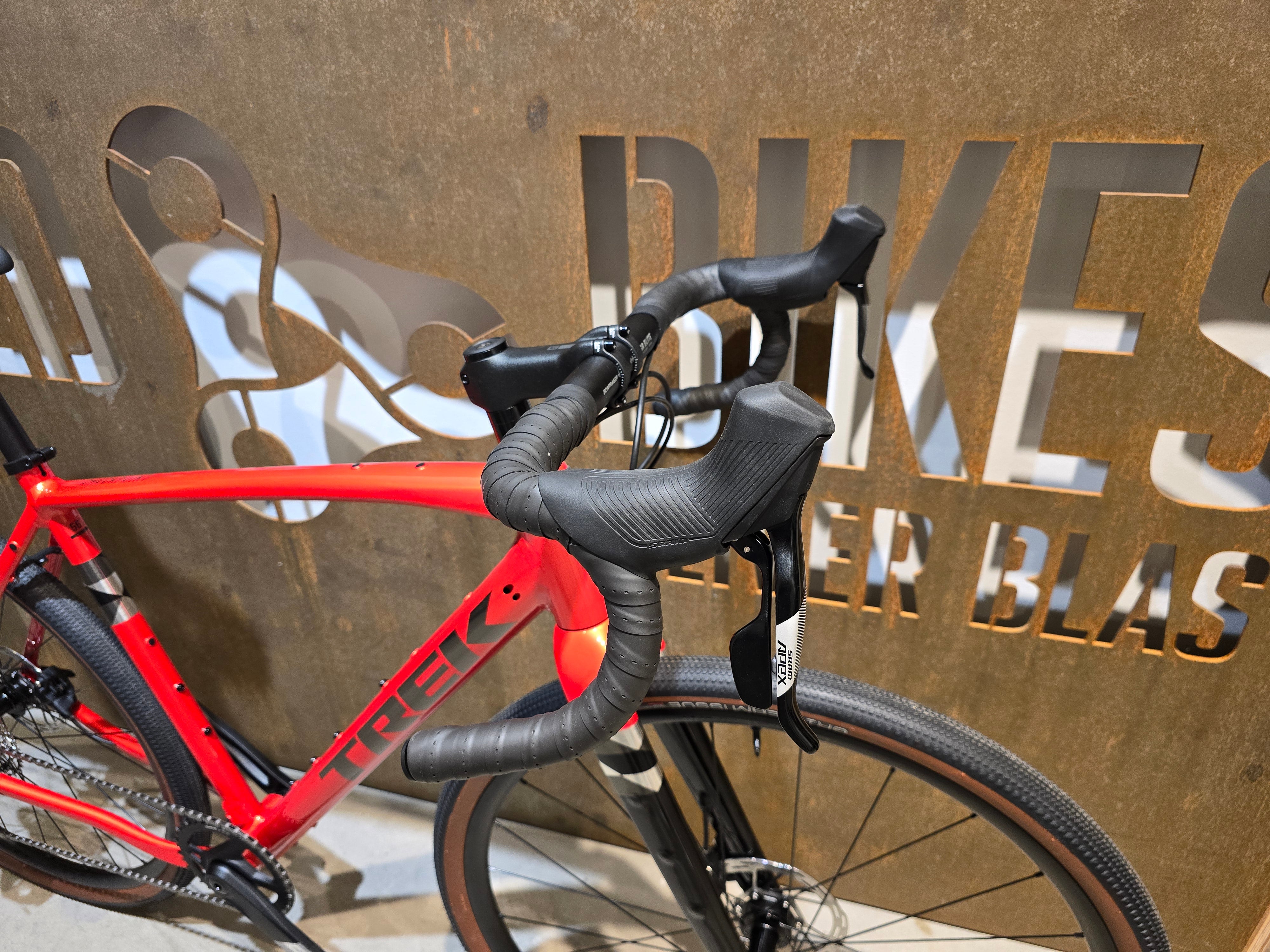 TREK CHECKPOINT ALR 5 LAVA 56CM
