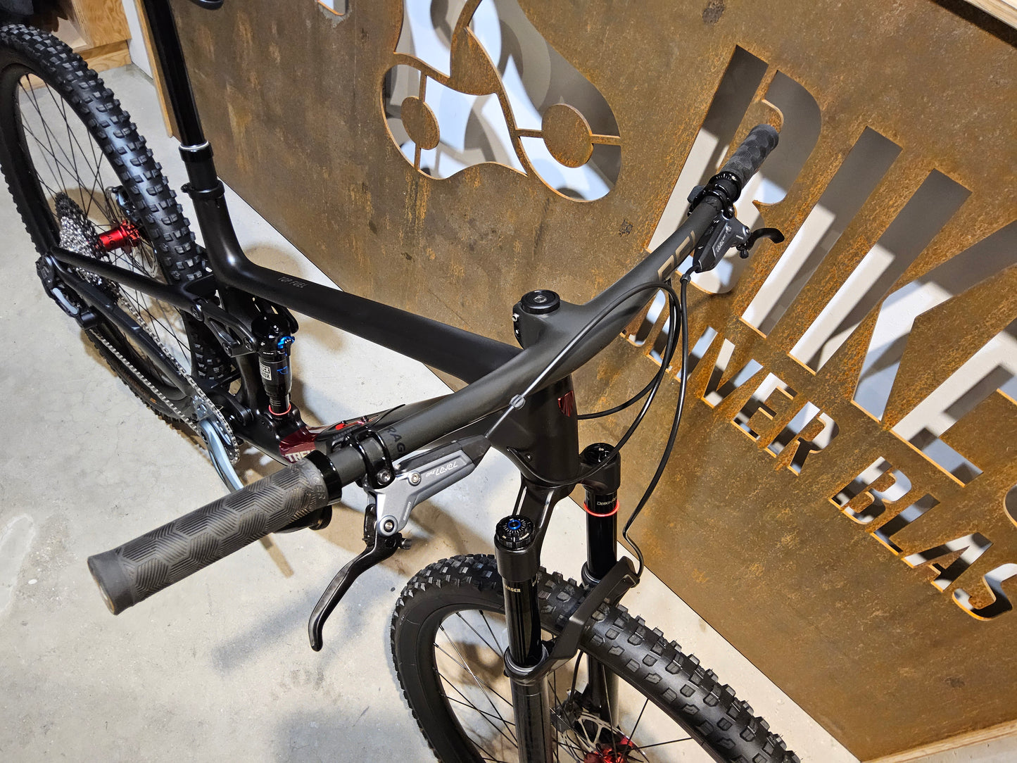 TREK TOP FUEL 9.8 GX AXS / L