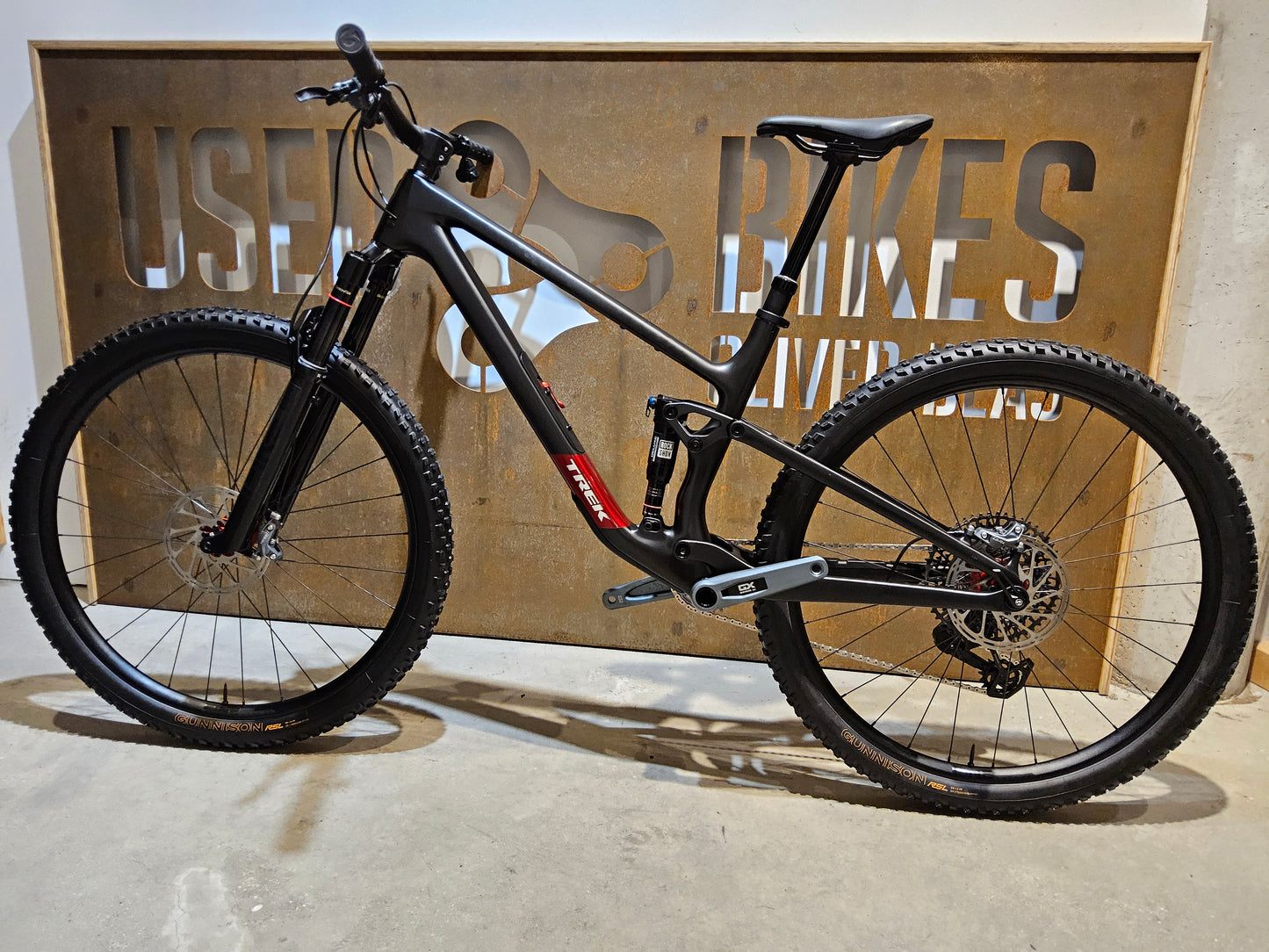 TREK TOP FUEL 9.8 GX AXS / L