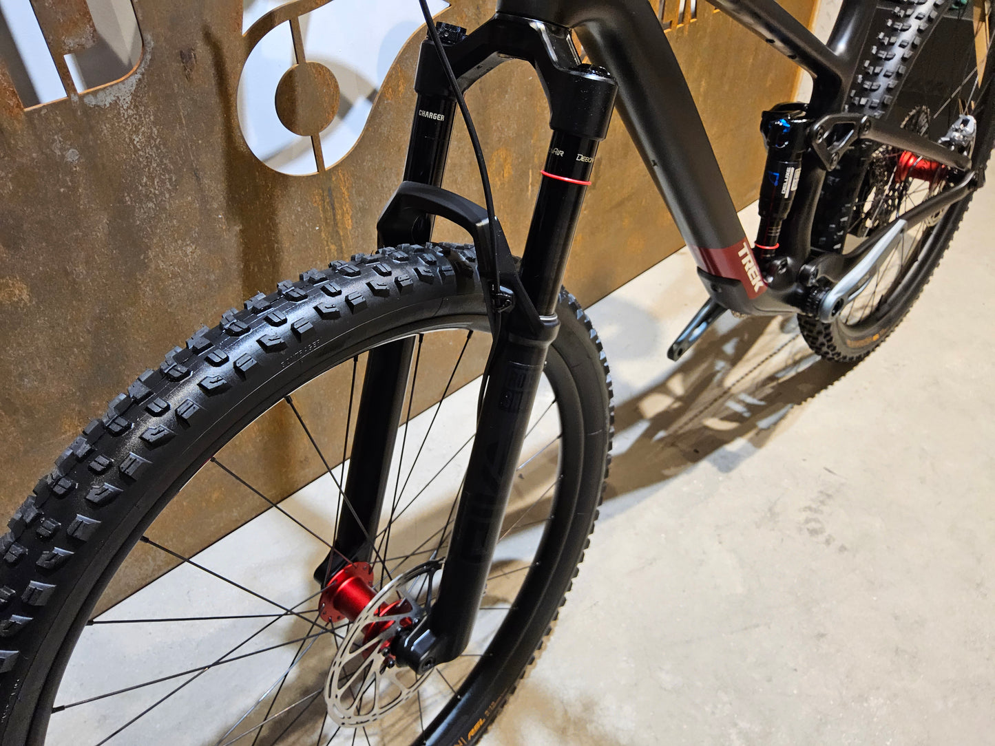 TREK TOP FUEL 9.8 GX AXS / L