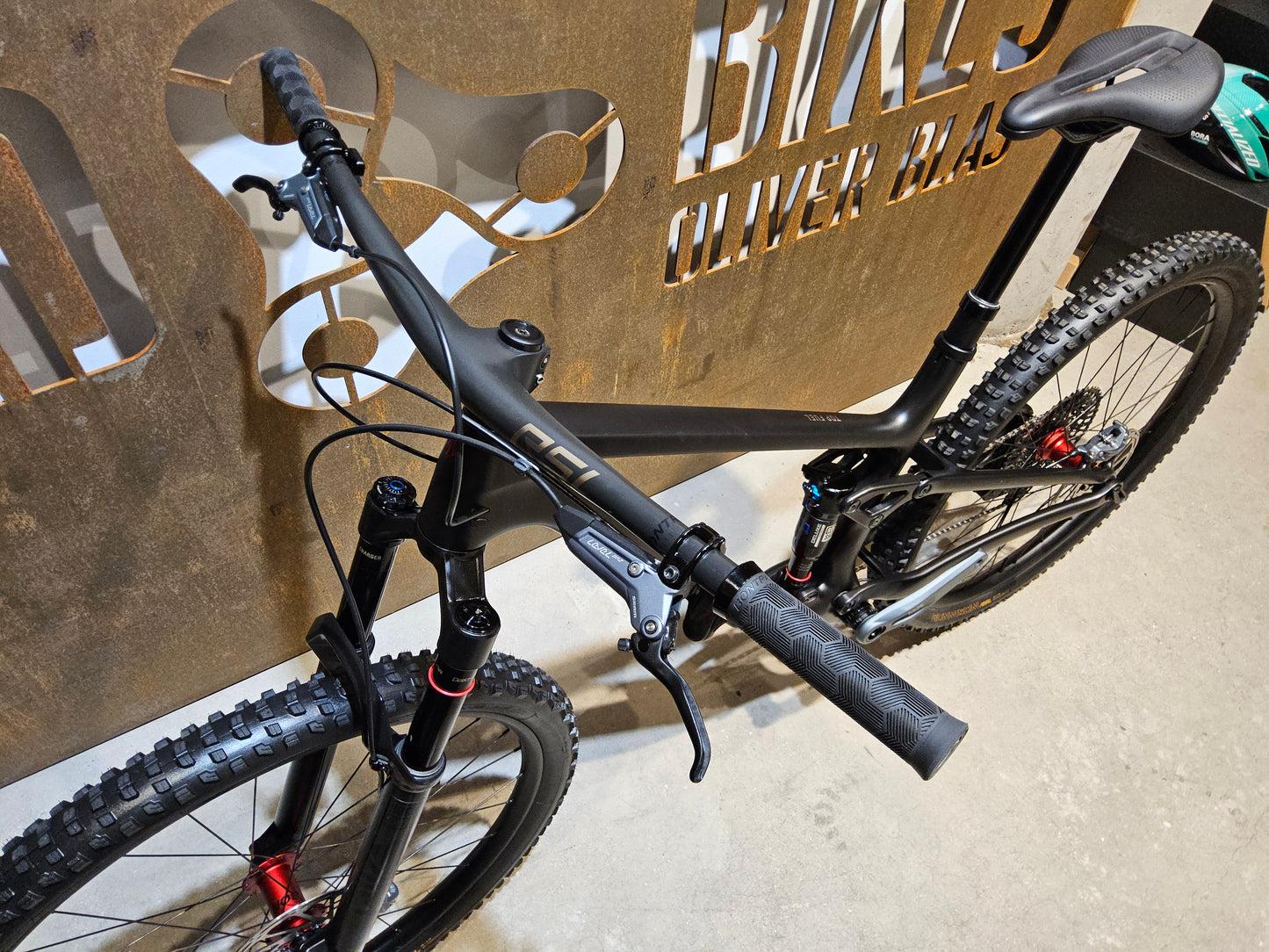 TREK TOP FUEL 9.8 GX AXS / L