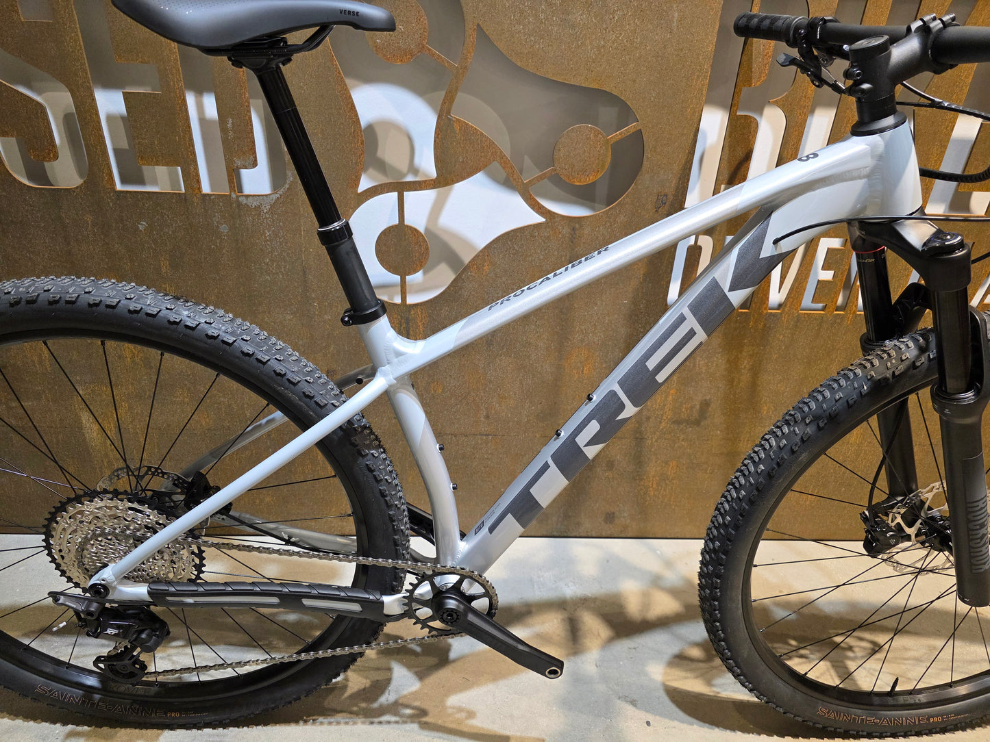 TREK PROCALIBER 8 / M