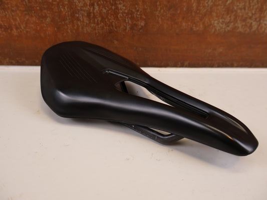FIZIK VENTO ARGO R1 CARBON SATTEL 140 MM 185G