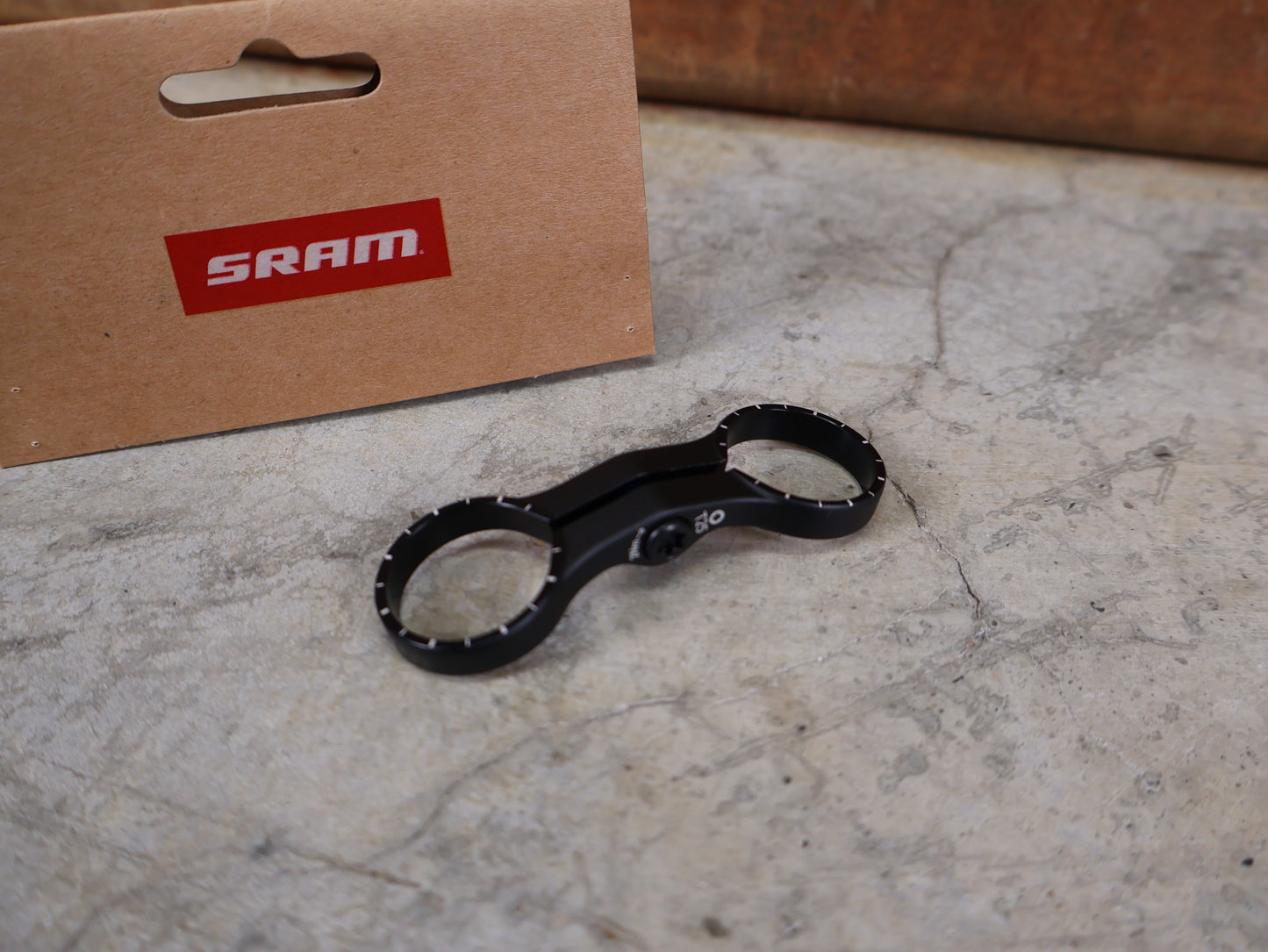 SRAM INFINITE CLAMP / AXS POD CONTROLLER – ALUMINIUM – SCHWARZ (11.3018.018.000)