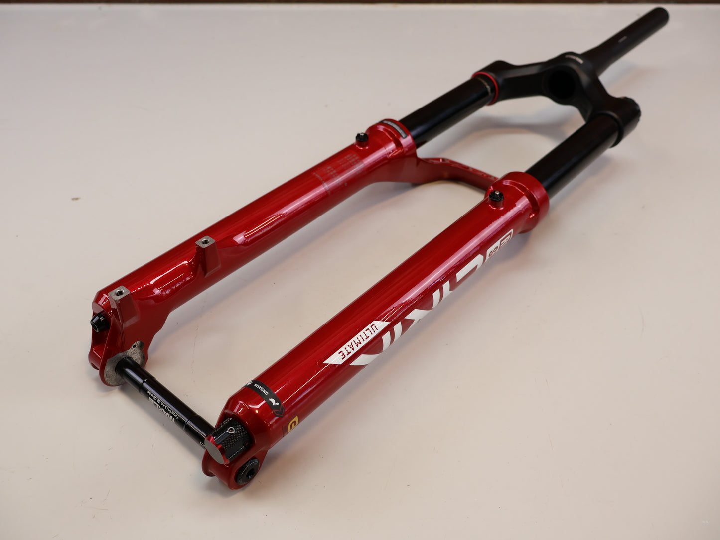 ROCKSHOX LYRIK ULTIMATE 29" FEDERGABEL / 150 MM / CHARGER 3 / BOOST / ELECTRIC RED