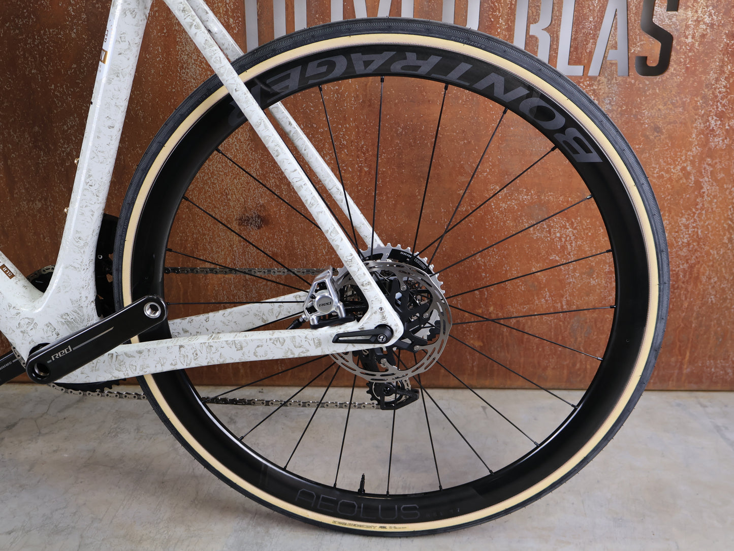 TREK DOMANE SLR 9 AXS GEN 4 – PROJECT ONE / SRAM RED AXS E1 – AEOLUS RSL 37 – 58 CM