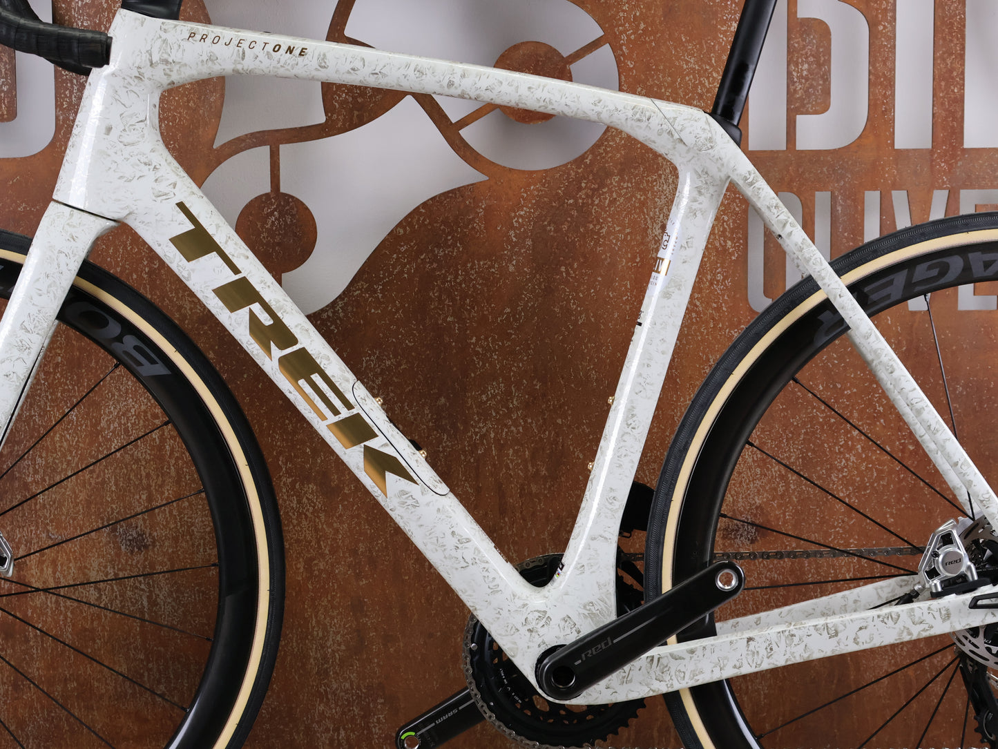 TREK DOMANE SLR 9 AXS GEN 4 – PROJECT ONE / SRAM RED AXS E1 – AEOLUS RSL 37 – 58 CM