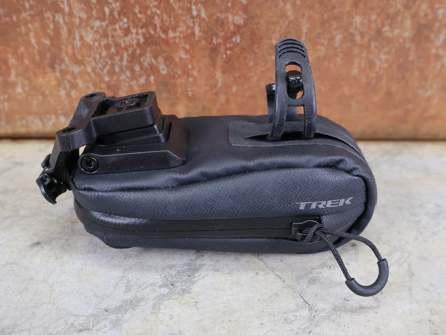 TREK BLENDR SATTELTASCHE – 0,3 LITER / DIREKTMONTAGE / RÜCKLICHT & BLENDR FENDR KOMPATIBEL