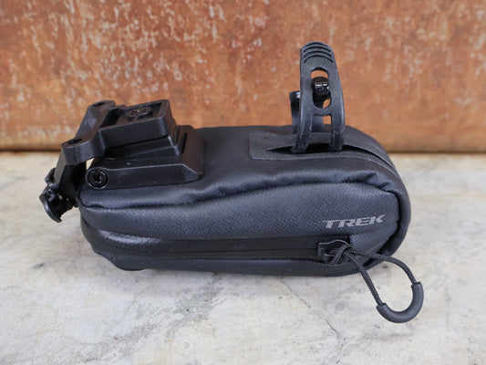 TREK BLENDR SATTELTASCHE – 0,3 LITER / DIREKTMONTAGE / RÜCKLICHT & BLENDR FENDR KOMPATIBEL