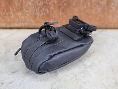 TREK BLENDR SATTELTASCHE – 0,3 LITER / DIREKTMONTAGE / RÜCKLICHT & BLENDR FENDR KOMPATIBEL