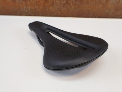 BONTRAGER VERSE SHORT PRO SATTEL / CARBONSTREBEN – 250 × 155 MM