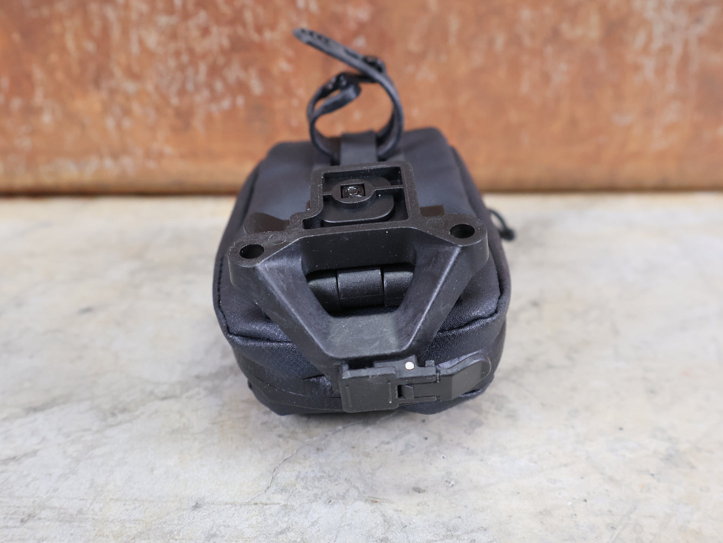 TREK BLENDR SATTELTASCHE – 0,3 LITER / DIREKTMONTAGE / RÜCKLICHT & BLENDR FENDR KOMPATIBEL