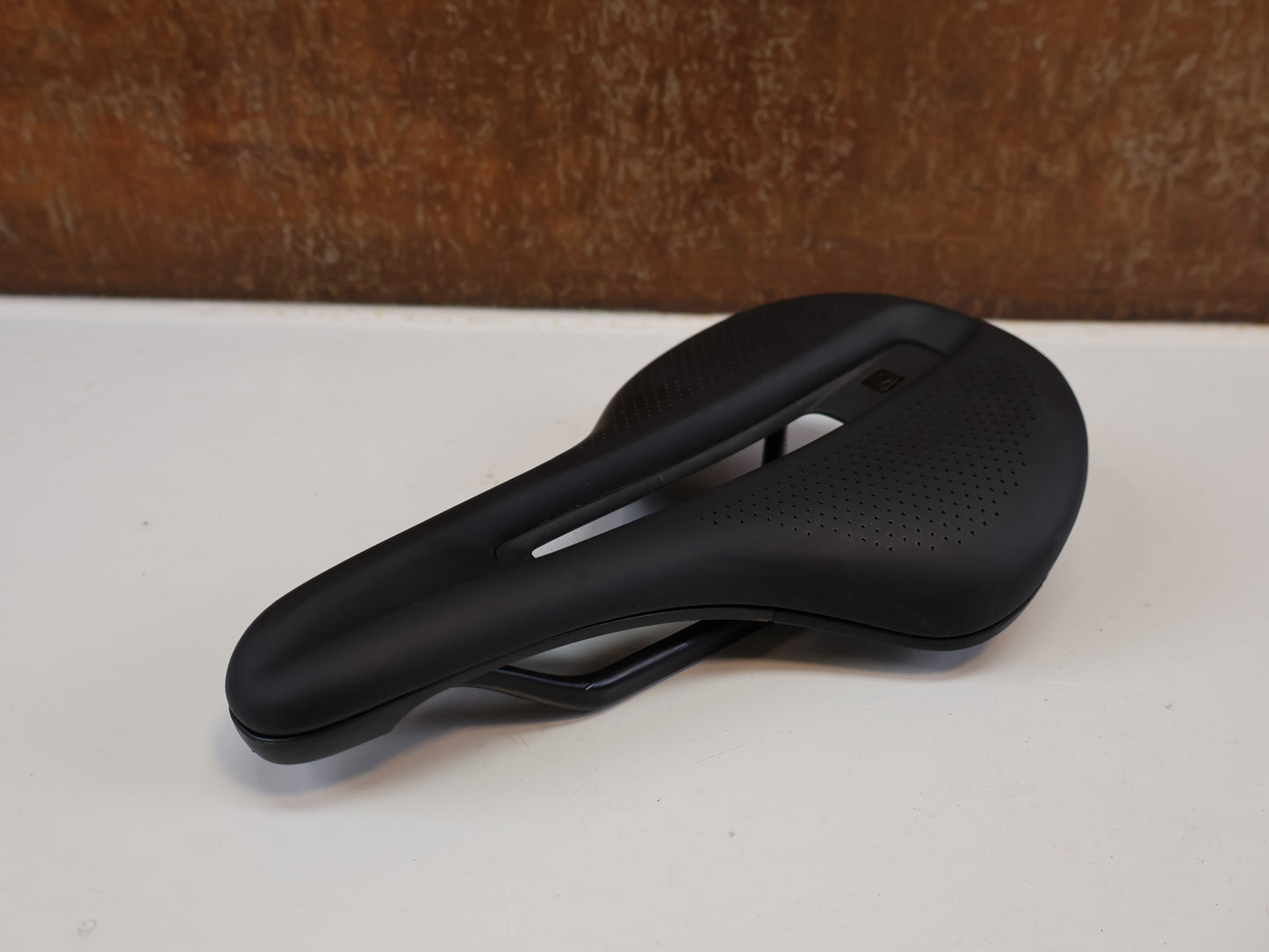 BONTRAGER VERSE SHORT PRO SATTEL / CARBONSTREBEN – 250 × 155 MM