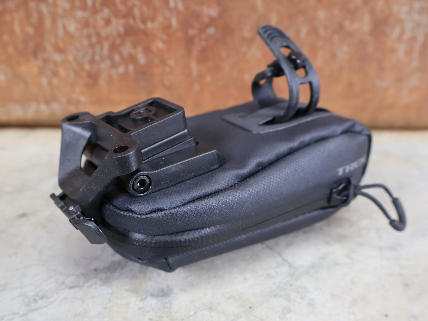 TREK BLENDR SATTELTASCHE – 0,3 LITER / DIREKTMONTAGE / RÜCKLICHT & BLENDR FENDR KOMPATIBEL