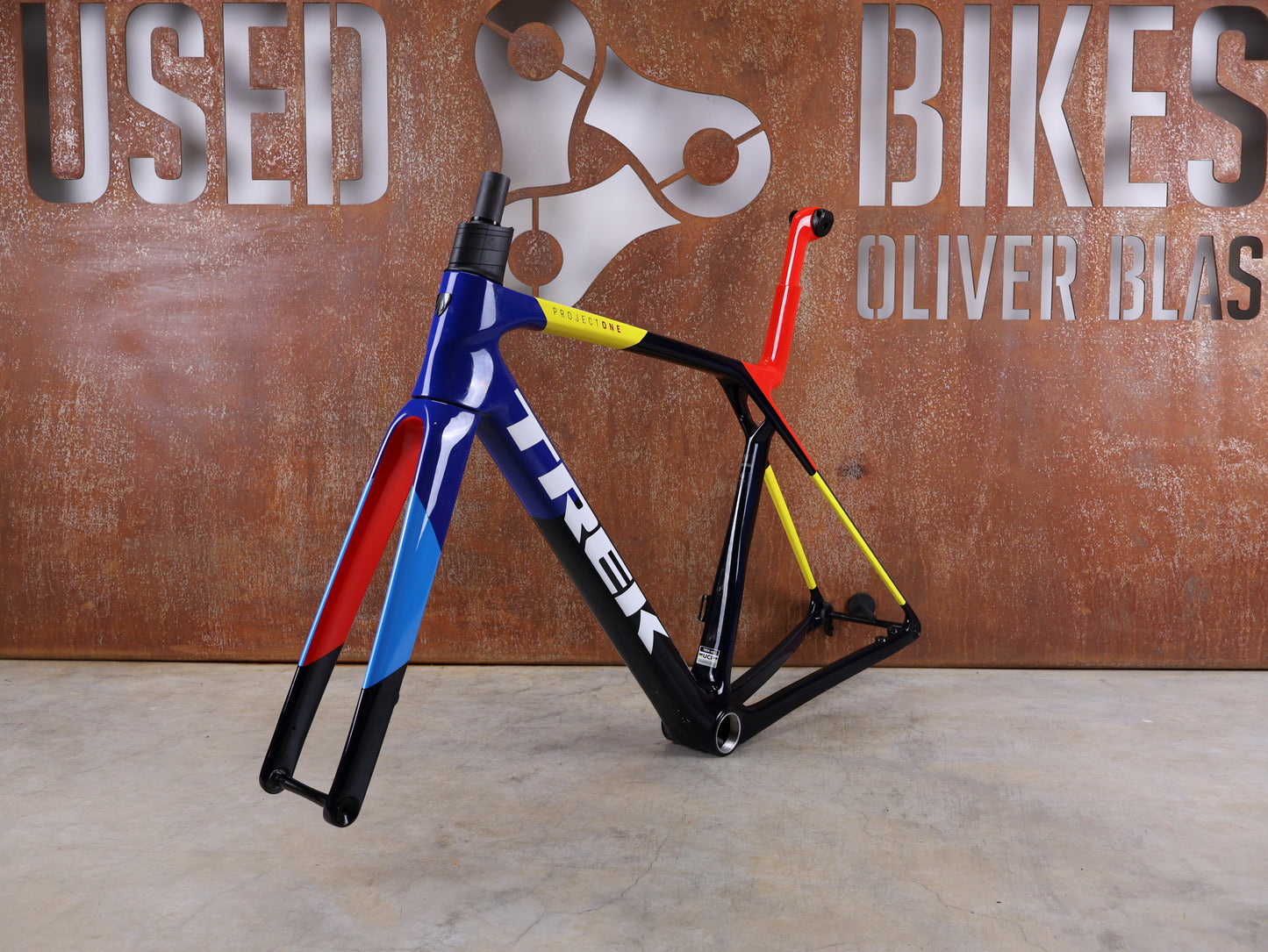 TREK MADONE SLR GEN 8 RAHMENSET – 900 OCLV CARBON – PROJECT ONE NAVY SMOKE – GRÖSSE M