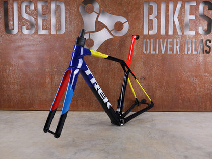 TREK MADONE SLR GEN 8 RAHMENSET – 900 OCLV CARBON – PROJECT ONE NAVY SMOKE – GRÖSSE M