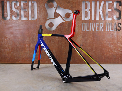 TREK MADONE SLR GEN 8 RAHMENSET – 900 OCLV CARBON – PROJECT ONE NAVY SMOKE – GRÖSSE M