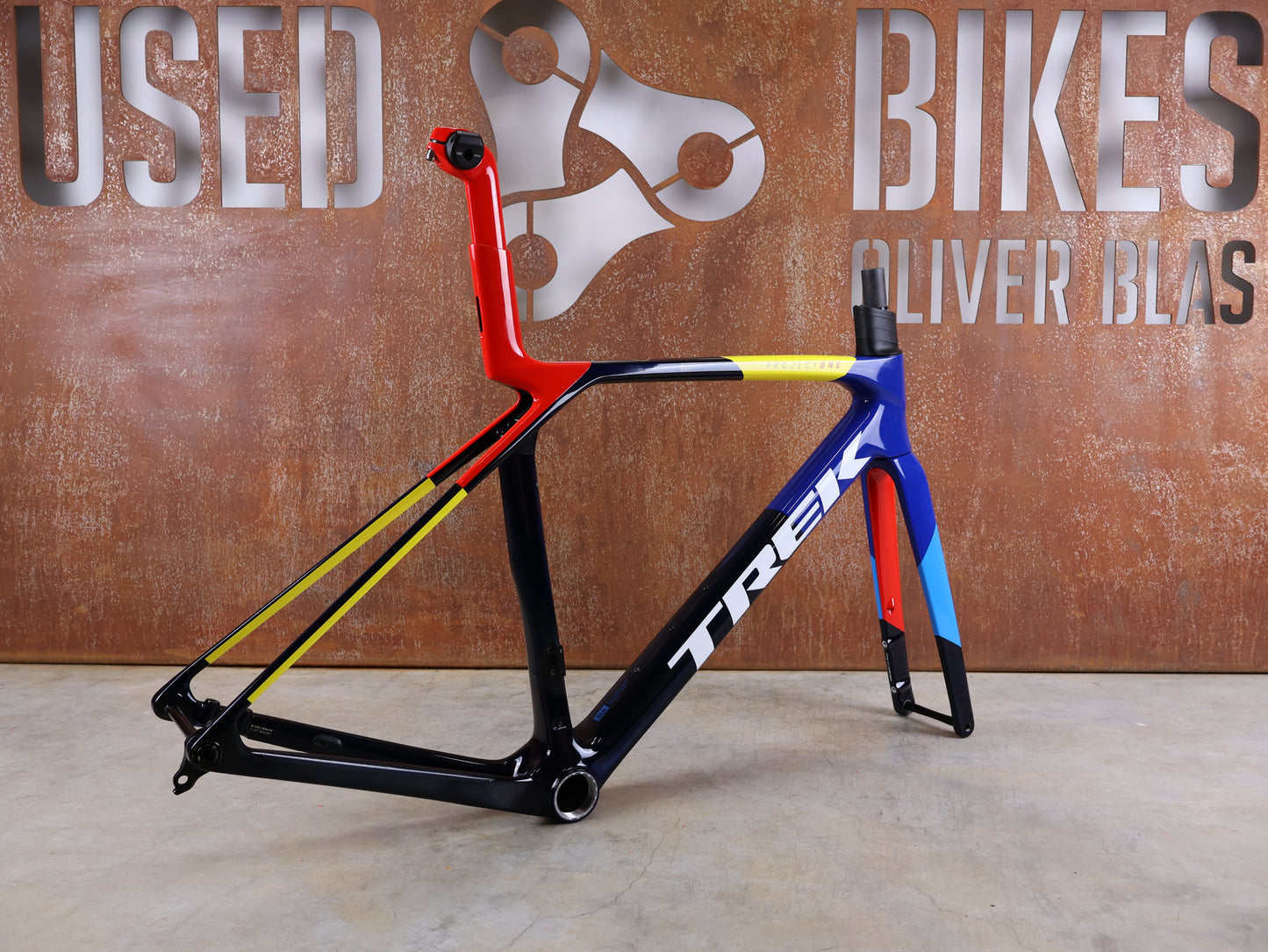 TREK MADONE SLR GEN 8 RAHMENSET – 900 OCLV CARBON – PROJECT ONE NAVY SMOKE – GRÖSSE M