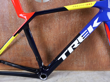 TREK MADONE SLR GEN 8 RAHMENSET – 900 OCLV CARBON – PROJECT ONE NAVY SMOKE – GRÖSSE M